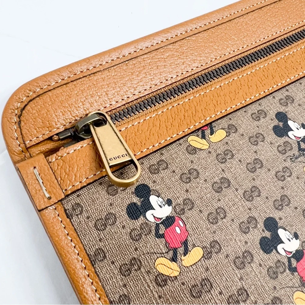 Gucci x Disney GG Supreme Mickey Mouse Pouch🔥🔥😳 - Picture 5 of 16